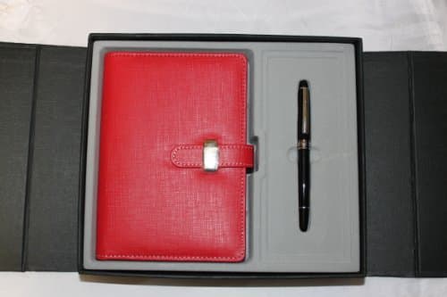 Diary organiser 2016/17 Red, Blue or black boxed personal organiser gift contains a few minor marks (Red)