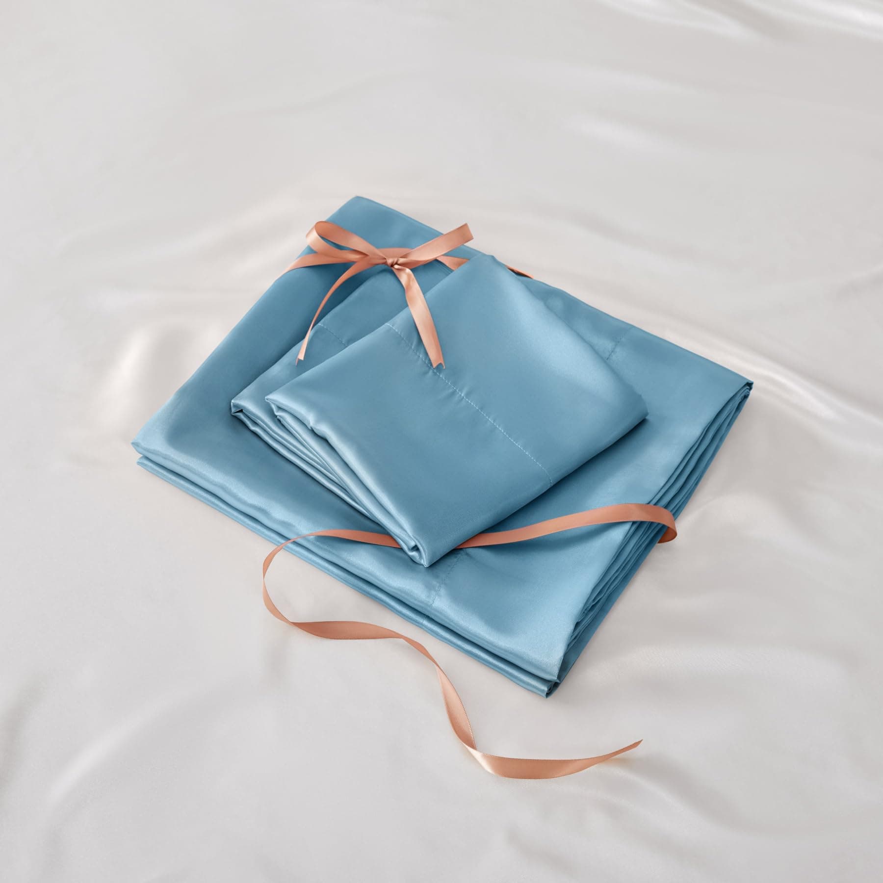 BEDELITE Satin Sheets Twin Size Bed Set, Luxury Soft Airy Blue Silky Sheets for Hair and Skin, Similar to Silk Bed Sheets Set 3 Pieces with 1 Deep Pocket Fitted Sheet, 1 Flat Sheet, and 1 Pillowcase