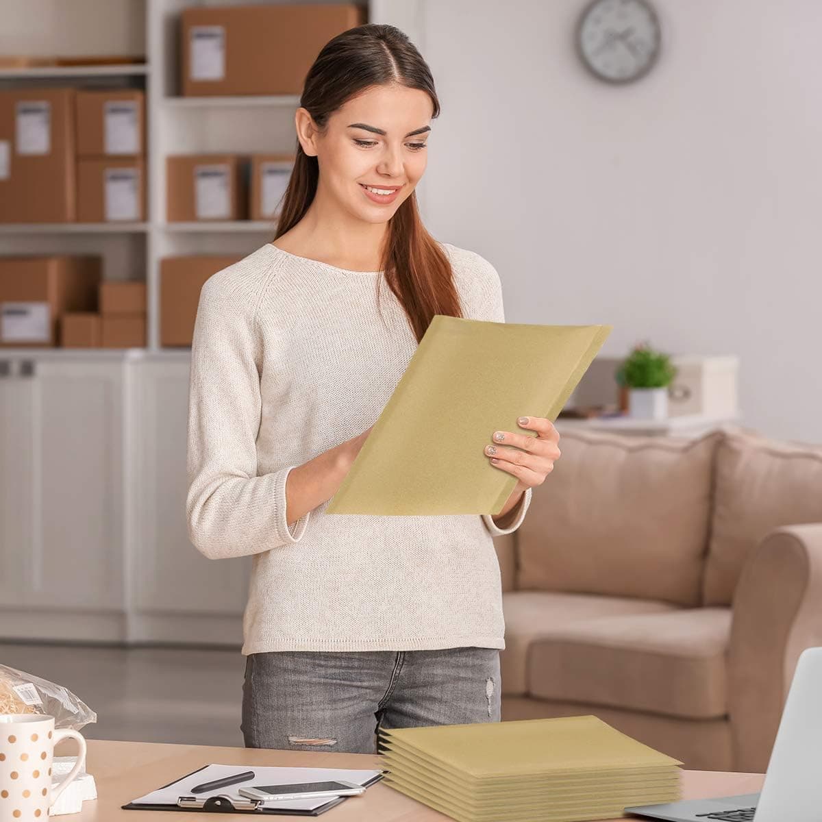 Padded Kraft Envelopes A4 Size (25 CM x 32 CM x 4 CM FLAP/ 10x12 Inches) Kraft Bubble Mailers Self-Seal for Packaging Bags, Kraft Paper Bubble Envelopes - Dozen Pack - Brown