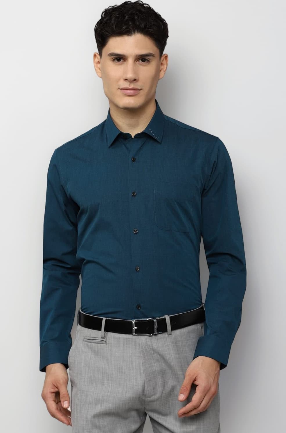 Peter England Men's Everday Regular Fit Solid Shirt | Cotton Rich | 5-Pin Pocketing