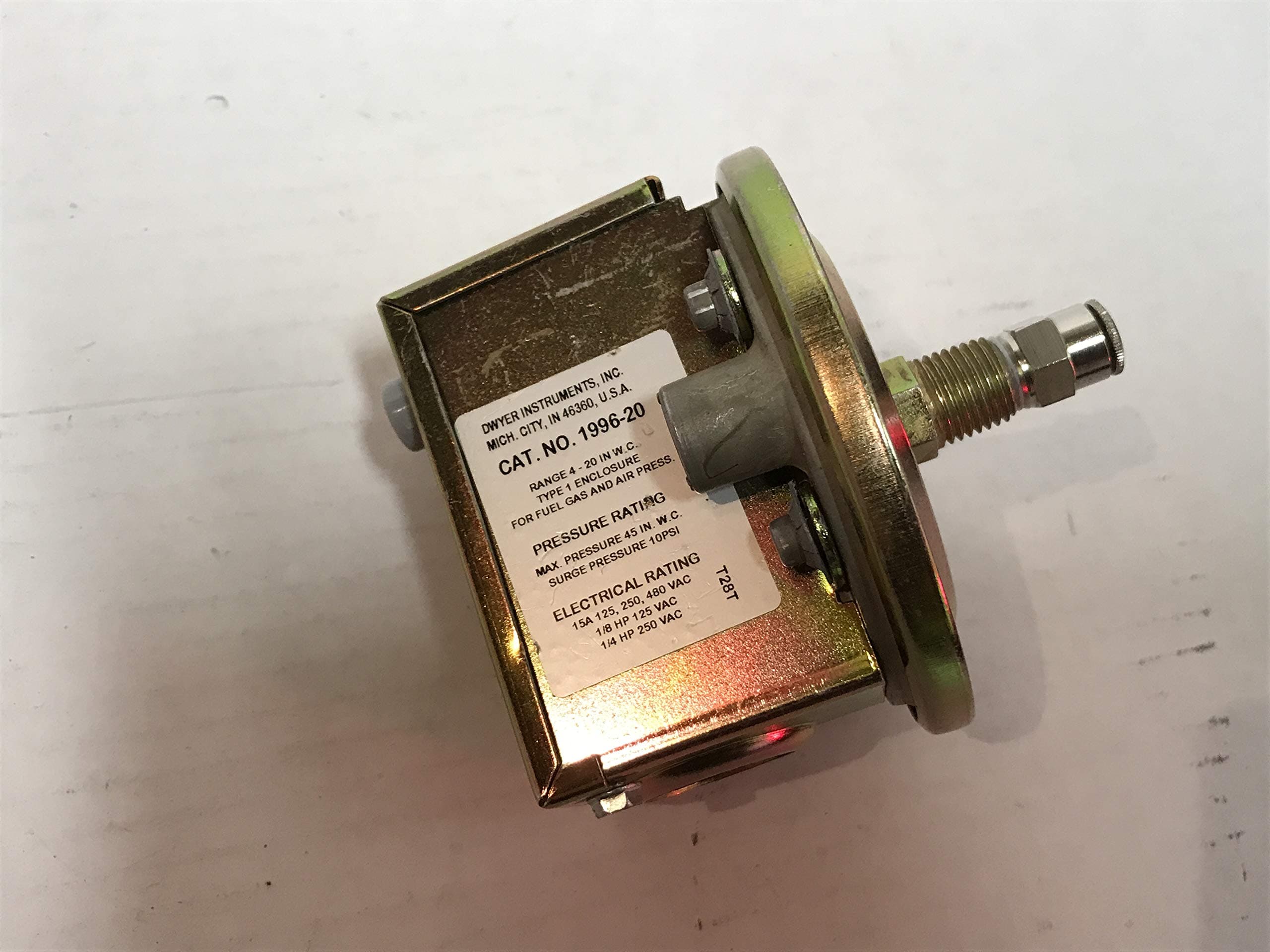 Dwyer Series 1996 Gas Pressure Switch, Range 4-20"WC