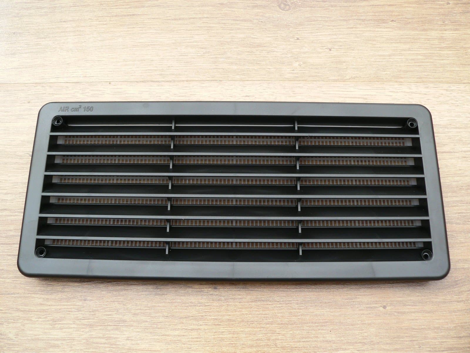 Vecamco FLUSH FITTING RECTANGULAR PLASTIC AIR VENT WITH INSECT/MOSQUITO NET 270mm x 120mm x 16mm Suitable for internal an external use. (black)