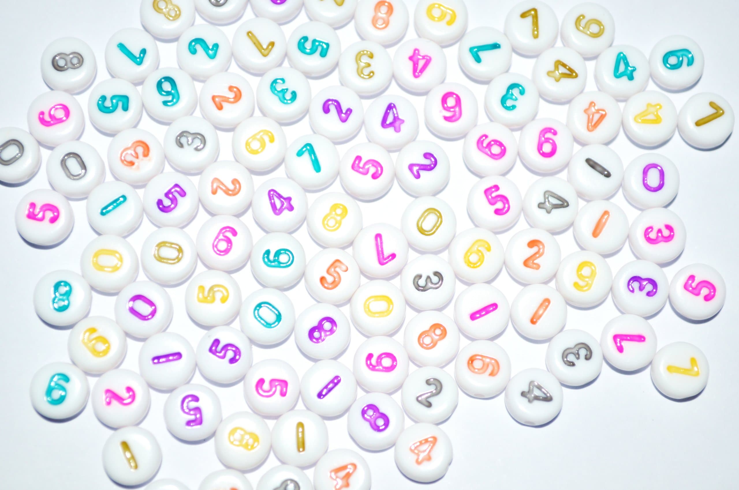 100 pcs Number Beads, Flat Round, 7x4 mm (White Beads and Colorful Number)