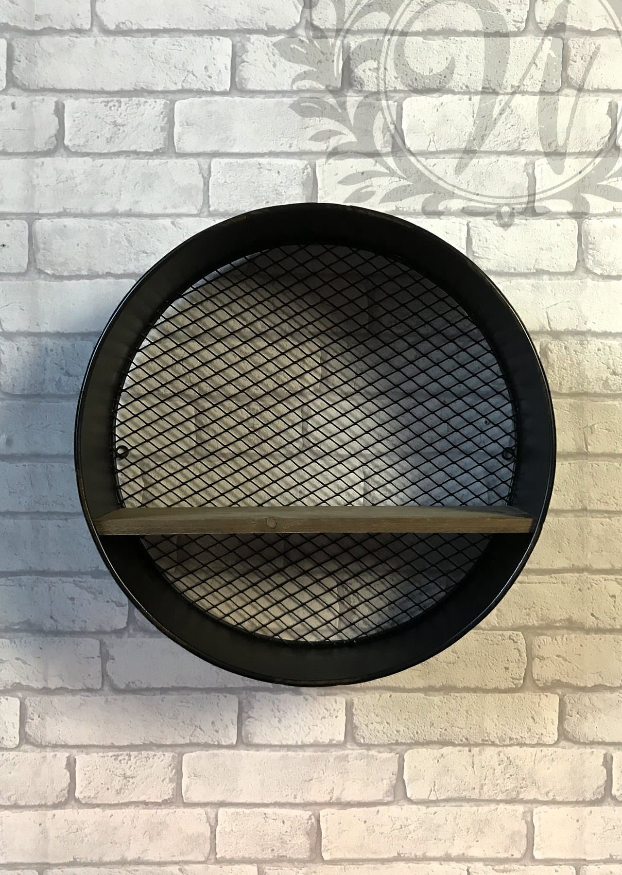Industrial Style Metal Circle Wall Storage.