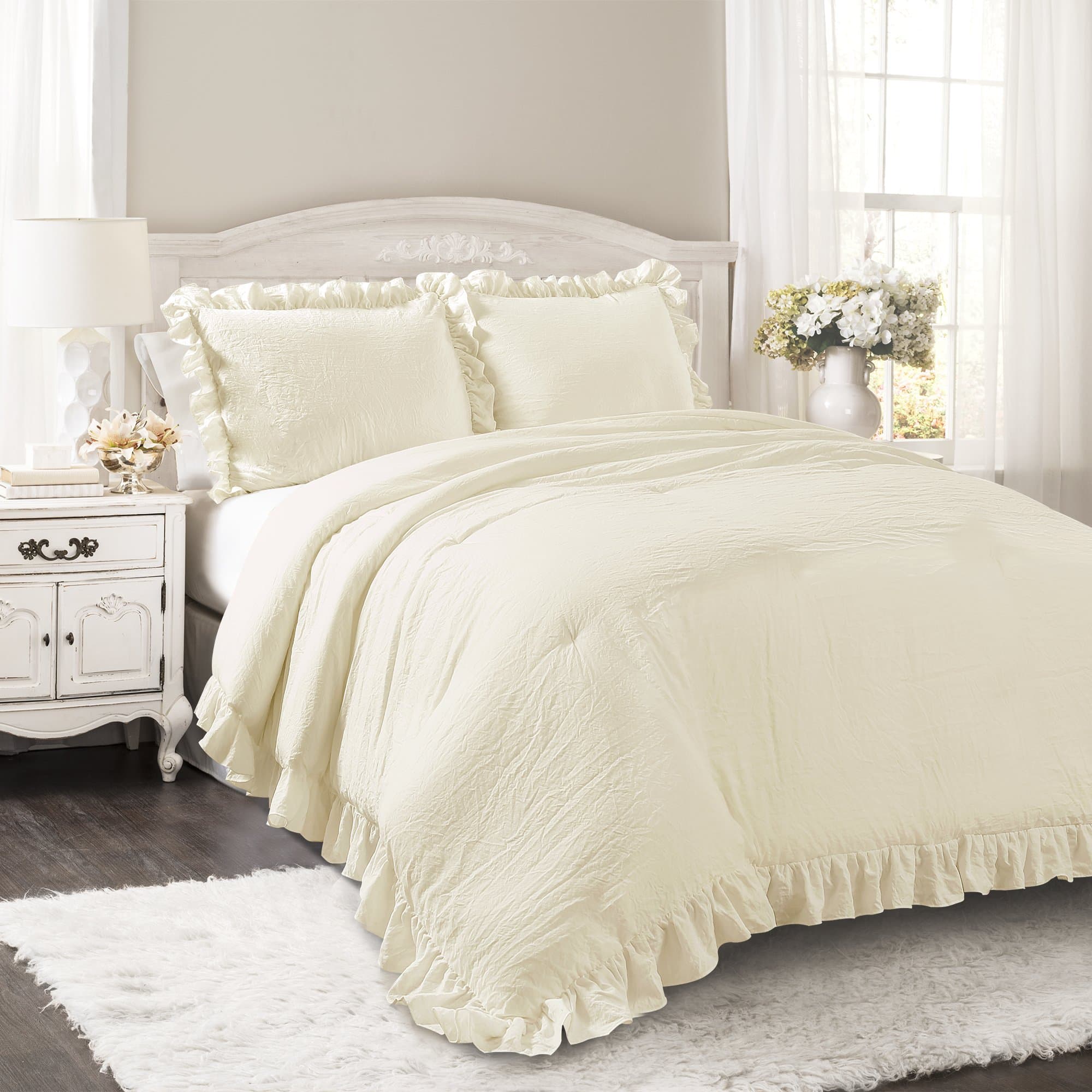 Lush DecorReyna Ruffle Comforter Set - 3 Piece Cozy Ruffled Bedding Set - Timeless Elegance and Comfort for Dorm Room - Full/Queen, Ivory