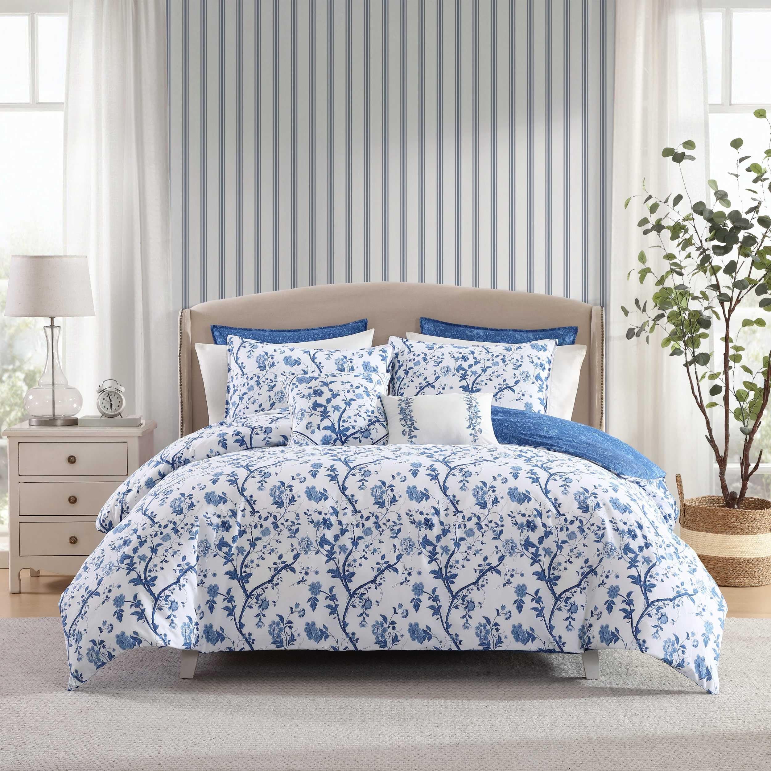 Queen Comforter Set, Soft & Reversible Cotton Bedding, Medium Weight for Year Round Comfort, 7 Piece Bed Set with Matching Pillowcases, Euro Shams & Bonus Throw Pillows (Elise Blue)