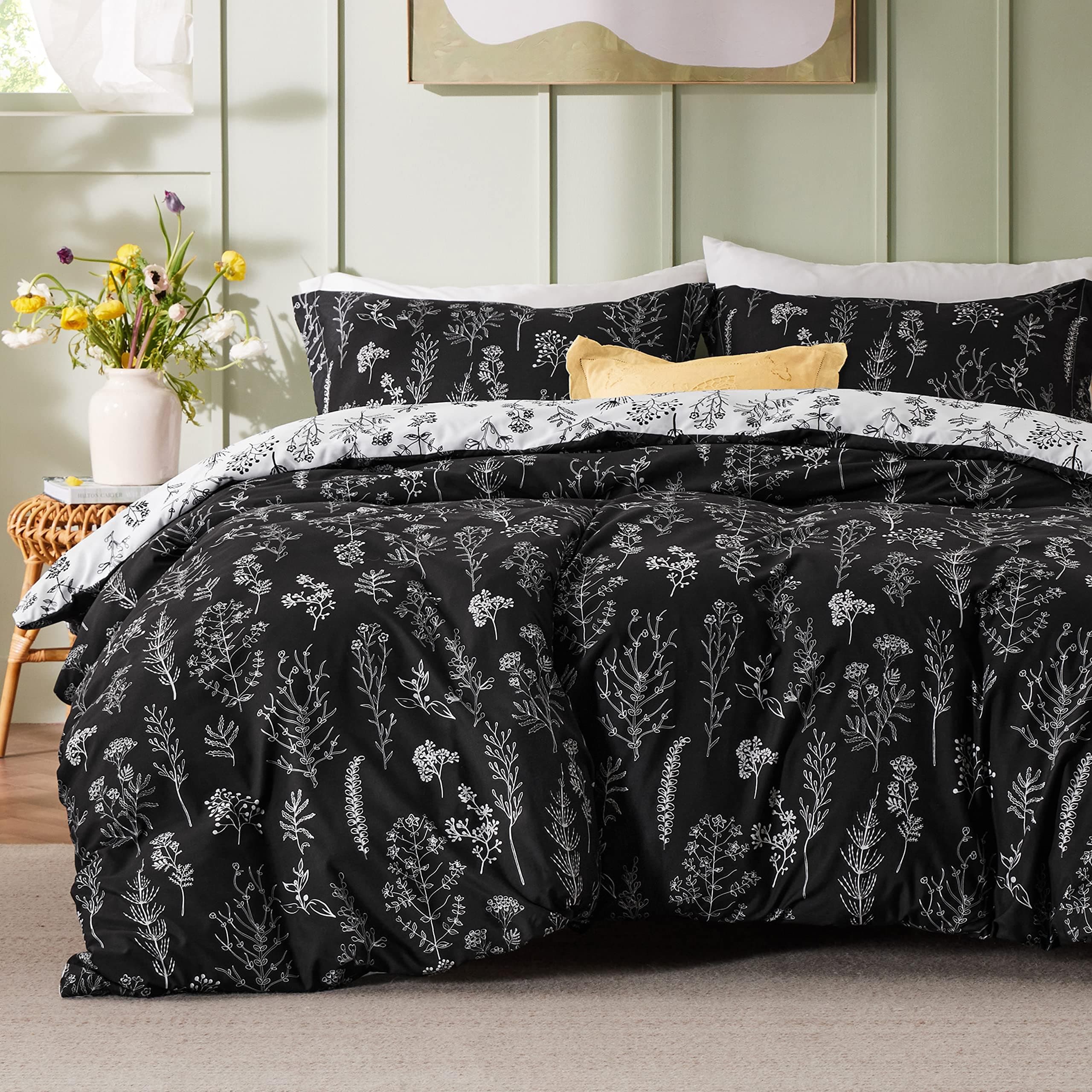 Bedsure Full Comforter Set - Black Bed Set, 3 Pieces Cute Floral Bedding, 1 Soft Reversible Botanical Flowers Comforter and 2 Pillow Shams