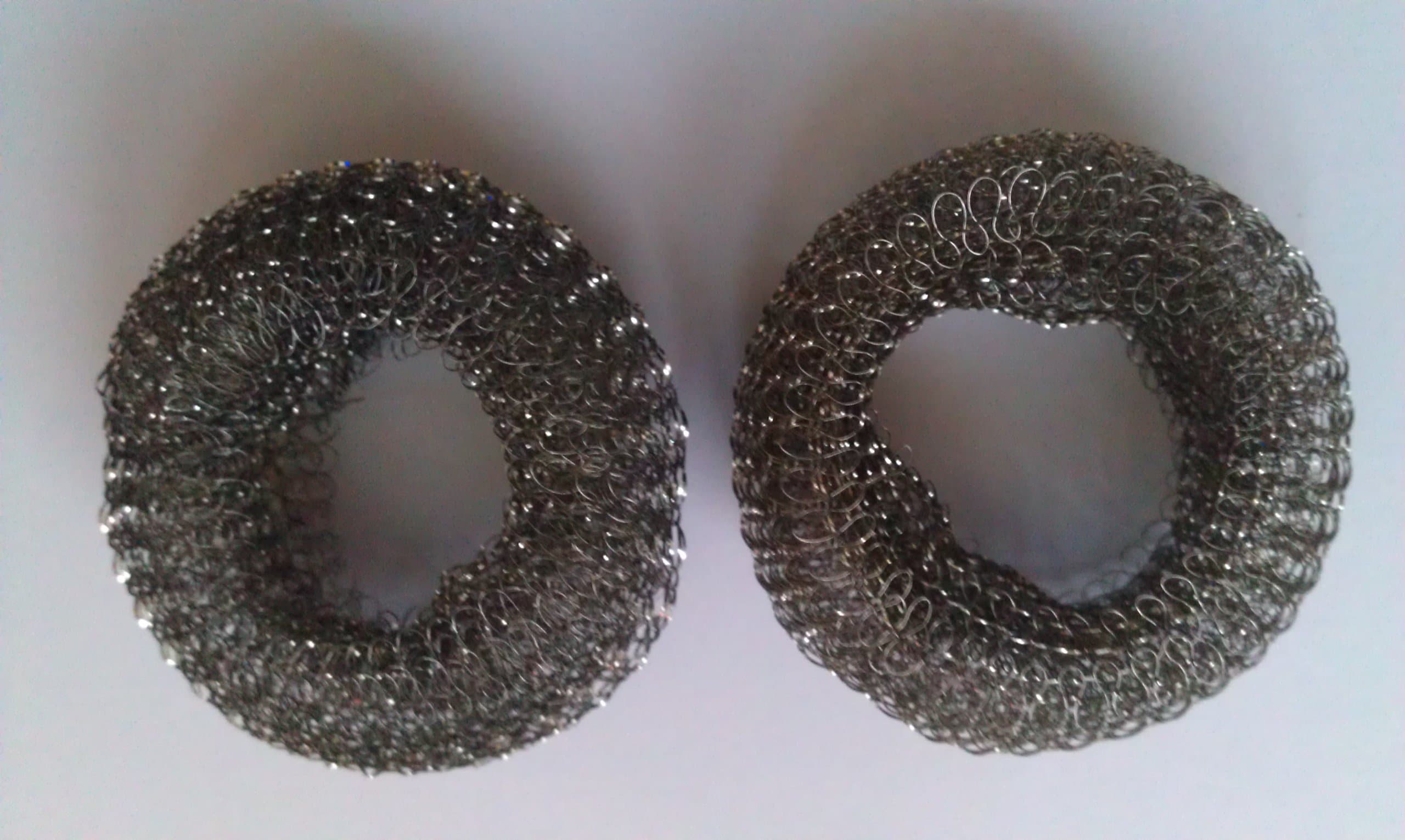 2 ROUND RE USABLE KETTLE LIMESCALE / FUR DESCALERS.