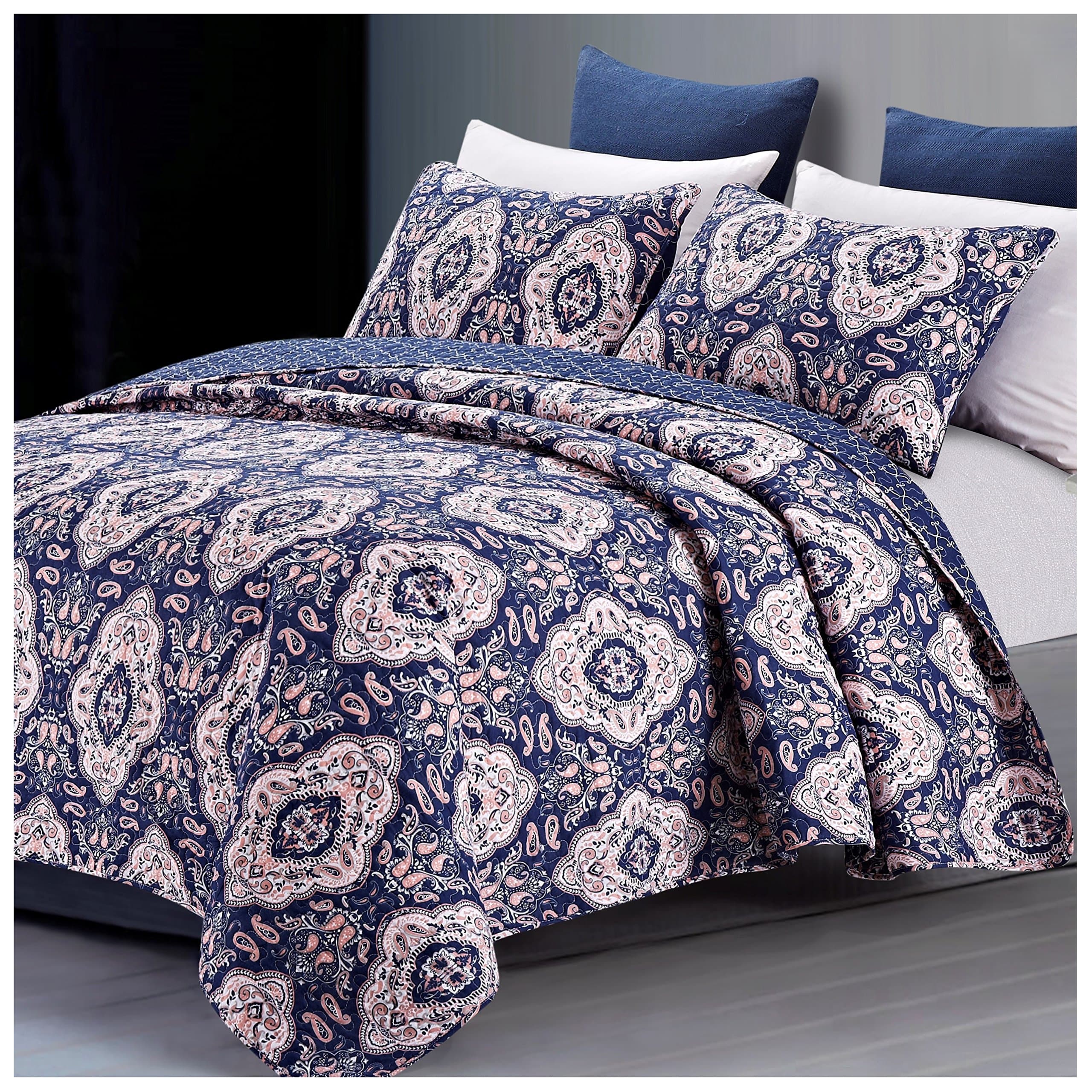 Leandra Reversible Quilt Set, Chic Paisley Medallion Pattern, 3-Piece Set with Quilt and Pillow Shams - King, Leandra